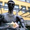 Wie kommt der Landkreis an mehr Kohle? Der Rhönkauz hat ein paar Ideen, wie mehr Geld in den Säckel kommt, damit die Erhöhung der Kreisumlage noch verhindert wird.