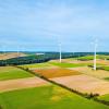 An einigen Orten im Landkreis Haßberge gibt es bereits Windparks, so wie hier bei Gädheim oder im Sailershäuser Wald (im Hintergrund). Könnte bald ein weiterer dazukommen?