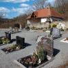 Der Friedhof des Stadtteils Brünn. Er sei der hässlichste im ganzen Landkreis, hieß es bei der Bürgerversammlung. Vor allem der Container, der oft zweckentfremdet werde, wurde kritisiert.