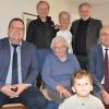 Zu Margarete Striks 90. Geburtstags gratulierten nicht nur (hinten, von links) die Kinder Werner Strik, Barbara Goschenhofer und Martin Strik, sondern auch Bürgermeister Alexander Bergmann (vorne, links) und Landrat Wilhelm Schneider (rechts) sowie Urenkel Bruno Goschenhofer.