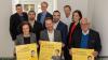 Hoffen auf viele junge Menschen auf dem Weg in eine berufliche Zukunft dank der Ausbildungsmesse "Jugend und Beruf" an diesem Samstag: Jörg Geier (Landratsamt Rhön Grabfeld), Hermann Weiland, Tobias Weigand, Christoph Rothaug,  Bürgermeister Michael Werner, Dagmar Rudolf, Barbara Hoffstadt, Peter Schmidt (Wirtschaftsschule) und Hubert P. Büchs. 