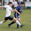 Zu ballsicher: Stadtlauringens Sebastian Heusinger (links) kann den Ebelsbacher Spielertrainer Luka Hornung nicht stoppen. Am Ende musste die SG Stadtlauringen/Ballingshausen ein 1:5 hinnehmen.