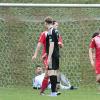 Abwehrspieler Dominik Grader (rechts) zeigt nach seinem Treffer zum 4:0 für den TSV Aubstadt II mit dem Finger an, wohin die Reise gehen soll: nach oben in die Bezirksliga.