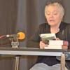 Drei Textausschnitte aus ihrem neuesten Thriller „Abkehr“ las die Schweinfurter Schriftstellerin Helene Luise Köppel im Bürgersaal des Historischen Rathauses Gochsheim, ohne zu viel vom Inhalt zu verraten. Interessant dabei, der Wechsel des Ich-Erzählers.