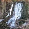 Der kleine Wasserfall findet sich an der Taubachsmühle in der Gemarkung Eichenhausen.