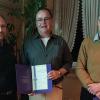 Leider verhindert waren drei der fünf neuen Ehrenmitglieder. Zweiter Vorstand Sebastian Kinner überreichte die Urkunden an Kurt Turmann und Volkmar Stockmann (von links).