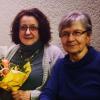 Die neue Vorsitzende Uschi Albert (rechts) verabschiedete ihre Vorgängerin Brigitte Kania mit einem Blumenstrauß.