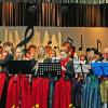 Das Highlight des Abends beim Gemeinschaftskonzert der drei Musikkapellen in Hausen ist stets der Gemeinschaftschor zum Abschluss. Diesmal spielten über 80 Musikerinnen und Musiker unter der Leitung von Dirigent Joachim Wendel.