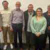 Der bisherige Vorsitzende Artur Türk (Dritter von links) und Bürgermeister Tobias Seufert (rechts) zusammen mit dem neuen Vorstand der Vereinsgemeinschaft Reyersbach: (von links) Wolfgang Grau, Joshua Türk, Jürgen Roßhirt, Verena Schlereth und Norbert Schlereth.