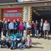 Die fleißigen Helferinnen und Helfer mit ihren "Müllfunden".