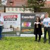 Verlosen Karten für das Streutal Festival (von links): Zweiter Bürgermeister Bernd Roßmanith, Linda Denner (Landkreis Rhön-Grabfeld) und Bürgermeister Michael Kraus.