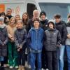 Die Religionsgruppe aus der achten Jahrgangsstufe des BNG mit Bernhard Elsesser von der Tafel Marktheidenfeld (hinten Mitte) und Lehrer Holger Seidel (hinten links).