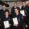 Ehrungen bei der Segnitzer Feuerwehr mit (von links) Werner Hofmann, Kreisbrandrat Dirk Albrecht, Karin Bischoff, Bürgermeister Peter Matterne, Matthias Bauer, Martin Fuchs und stellvertretender Landrätin Doris Paul.