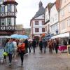 Das 41. Frühlingsfest der Werbegemeinschaft in der Lohrer Innenstadt zog trotz des wechselhaften Wetters relativ viele Besucher an. 