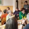 Weltladen-Mitarbeitende beim Frühstückstreffen.