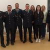 Auf dem Foto Kreisbrandinspektor Michael Weber, Daniel Menninger, Matthias Hess, Andre Haag, Maximilian Ludwig, Tina Bauer, Leonie Umhöfer, Caroline Haag, Kreisbrandmeister Thomas Ganz, Bürgermeisterin Cornelia Dahinten.