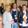 Neueröffnung des Gaststätte des TC Weiß-Blau (von links): Präsident Joachim Kuhn, Wirtin Susanne Müller, Christopher Enser-Bönisch (Vizepräsident Clubanlagen), Vizepräsidenten Anette Trabold und Ehrenpräsident Ehrenfried Müller.
