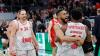 So jubeln Derbysieger (von links): Baskets-Kapitän Felix Hoffmann, und Cameron Hunt drückt den abermals spielentscheidenden Stanley Whittaker nach dem 106:99-Sieg nach Verlängerung in Bamberg.
