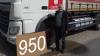 Elmar Karl schickt den 950. Lkw auf die Reise nach Rumänien. Fahrer Robert Magosi von Caritas Satu Mare wird zwei Tage mit seiner Fracht unterwegs sein.