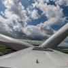 Windkraft mal aus einer anderen Perspektive. Das Symbolfoto entstand auf dem Dach der Gondel eines Windrads bei Schwanfeld, gut 140 Metern über dem Grund. 