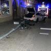 Der Autofahrer rammte den Mast der Fußgängerampel in Zeil.