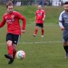 FTS-Innenverteidiger Patrick Werner war an vielen Situationen im Spielaufbau beteiligt. Hier versucht ihn Lengfelds Kapitän Adrian Istrefi beim Passspiel zu stören.