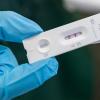 Auch nach Beendigung der Schutzmaßnahmen gibt es positive Corona-Tests.