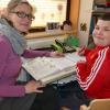 Dem neunjährigen Ruihac machen selbst Hausaufgaben in Mathematik, bei denen Lisa im Familientreff Löwenzahn hilft, Spaß.
