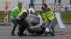 Auch das passiert: Bei einer langsamen Fahrübung gingen Fahrer und Motorrad zu Boden. Zwei Helfer waren nötig, um die Maschine wieder aufzurichten.