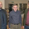 In der Gemeinschaftsversammlung Kreuzwertheim wurde Kämmerer Rupert Schiller (Mitte) mit Dank von Klaus Thoma (rechts) in die Freistellung der Altersteilzeit verabschiedet. Sein Nachfolger wird Holger Sauer.