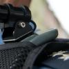 Die grenzenlose Aggressivität einer 23-Jährigen wurde von einer Bodycam aufgezeichnet. Jetzt, vor Gericht, will sich die Angeklagte die Bilder lieber nicht ansehen.
