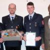 Bestätigt wurden die beiden neuen Kommandanten der Freiwilligen Feuerwehr Steinmark vom Gemeinderat Esselbach (von links): Tobias Haas ist Zweiter Kommandant, Sebastian Englert war Erster Kommandant und ist nun Vorsitzender, Tobias Kunkel ist nun Erster Kommandant (vorher Zweiter). Bürgermeister Richard Roos gratulierte.