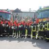 Nach der erfolgreichen Leistungsprüfung stellten sich die Teams aus Ditterswind und Burgpreppach zu einem Erinnerungsbild vor ihren Feuerwehrfahrzeugen auf.