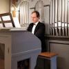 Premiere gelungen: Während des Festaktes griff KMD Georg Stanek erstmals in die Tasten der restaurierten Steinmeyer-Orgel.