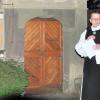 Kreisheimatpfleger Stefan Menz informiert vor dem Geburtshaus von Michael Nöth.
