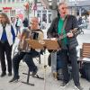 "Jodelklänge" auf dem Marktplatz und Lieder zum Mitsingen. Das Schweinfurter Trio "Maingold" hatte sichtlich genauso viel Freude wie die zahlreichen Gäste auf dem Marktplatz.