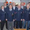 Bei der Feuerwehr Mönchsondheim wurden (vorne von links) Karl Volland, Gerhard Danzig, Margarete Uhlmann, Wolfgang Beyhl, Walter Rückert, Richard Kohr, Hermann Hassold und Gerhard Dürr geehrt. Ihnen gratulierten (hinten von links) Kreisbrandinspektor Sebastian Muth, Bürgermeister Dieter Lenzer, Vize-Landrat Robert Finster und Vorsitzender Gerhard Heubach.