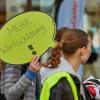 Die im Tarifkonflikt der Dienstleistungsgewerkschaft Verdi mit den öffentlichen Arbeitgebern (hier bei einer Aktion in Würzburg) geforderte Wertschätzung drückt sich nach dem Tarifabschluss vor allem in Euro und Cent aus. Das Gespenst eines unbefristeten Streiks ist damit aber gebannt.