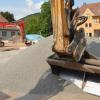Das Fundament des neuen Postverteilzentrums ist inzwischen zu erkennen. Das gelbe Wohngebäude bildet den Kopf dieser großen Halle.