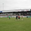 Antonio Di Salvo (auf dem Spielfeld 3. von rechts) mit A-Juniorenspielern des SV Heidingsfeld