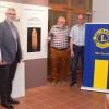 Für die neue Dauerausstellung mit dem Statuen-Menhir aus Gallmersgarten benötigt der Heimat- und Museumsverein noch viel Geld. Deshalb war die Freude über die hohe Spende des Lions Clubs groß. Das Bild zeigt (von links) Walter Gebert, Rainer Korder, Ernst Gebert, Marc Schubart, Otto Streng und Dieter Gräf.