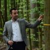 Bürgermeister Johannes Leibold erläuterte den Teilnehmern der Eröffnungsfeier die verschiedenen Möglichkeiten der Baumbestattungen im Friedwald Main-Tauber.
