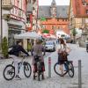 Auf einer sommerlichen Fahrradtour machen momentan wieder zahlreiche Radfahrerinnen und Radfahrer Halt in Ochsenfurt.