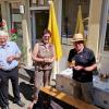 Auf dem Bild (von links): Stadtrat Willi Dürrnagel, Büchereileitung Karin Bohn und Pfarrer Gerhard Reitz.