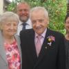 Zur Eisernen Hochzeit des Ehepaares Rosa und Heinrich Wilhelm gratulierten auch Thomas Eberth und Susanne John.