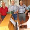 Der Casteller Männerchor, hier mit Johannes Gernert, Erhard Renz, Franz Schuster, Georg Schwarz und Jürgen Kaul (von links) freut sich auf den Liederabend zum 100-Jährigen. Geleitet wird der Chor von Michaela Kaul. Der Casteller Männerchor, hier mit Johannes Gernert, Erhard Renz, Franz Schuster, Georg Schwarz und Jürgen Kaul (von links) freut sich auf den Liederabend zum 100-Jährigen. Geleitet wird der Chor von Michaela Kaul.