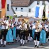 Kirchenparade mit dem Musikverein Wülfershausen und den Fahenabordnungen.