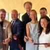 Musterhaus eröffnet (von links): Karen Heußner, Tobias Konrad, Thomas Eberth, Reinhold Lechner, Eva von Vietinghoff-Scheel, Markus Schenk, Christine Haupt-Kreutzer und Felix von Zobel.