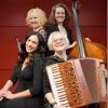 "Klezmers Techter" mit Gabriela Kaufmann (Klarinette), Almut Schwab (Akkordeon, Flöte, Cymbalon), Nina Hacker (Bass) und Sopranistin Shai Terry.