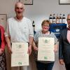 Das Foto zeigt Zweite Vorsitzende Sonja Eichinger, die Geehrten Klaus Niedermeyer und Gabriele Schenk und Dr. Herbert Siedler.